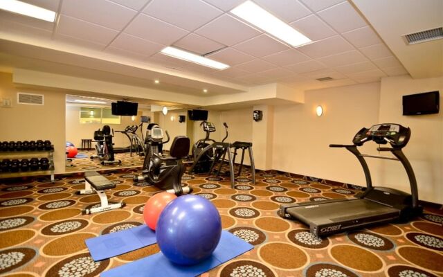 Best Western Plus Chocolate Lake Hotel