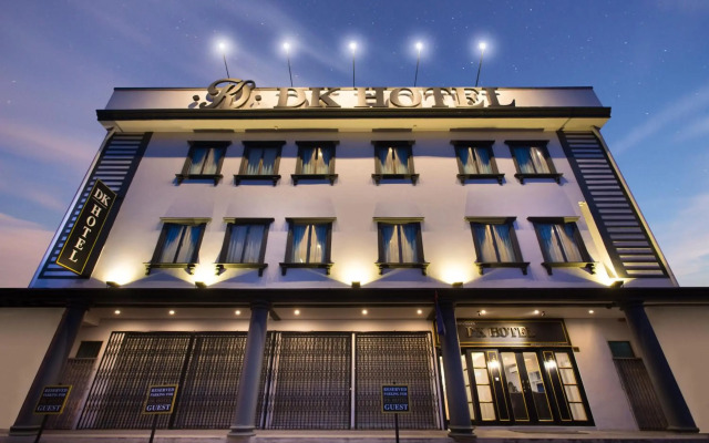Oyo 490 Dk Hotel