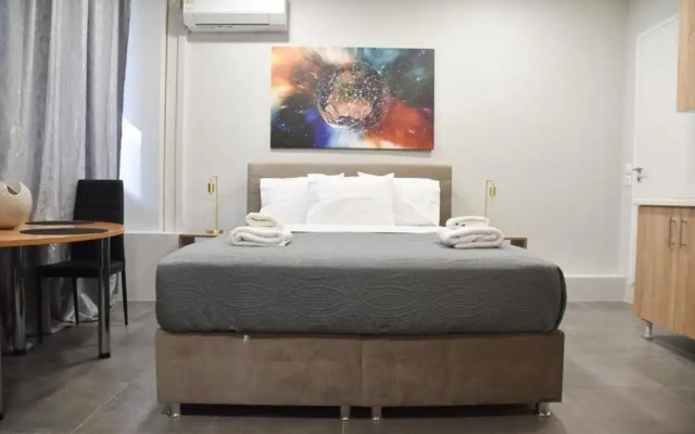 Athens Zeus A by Super Host Hub