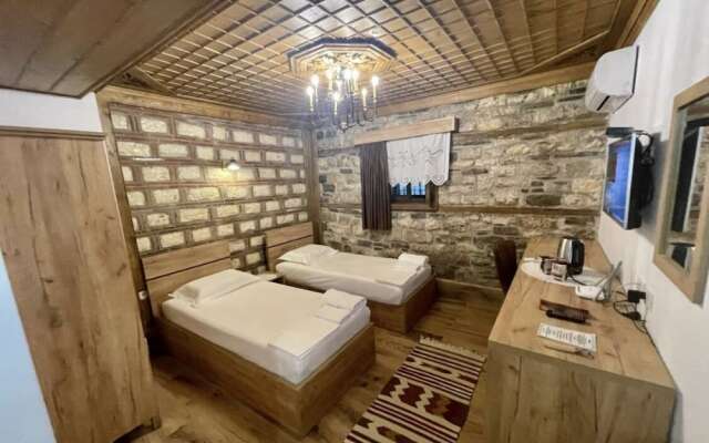 Hotel & Traditional Food Ansel