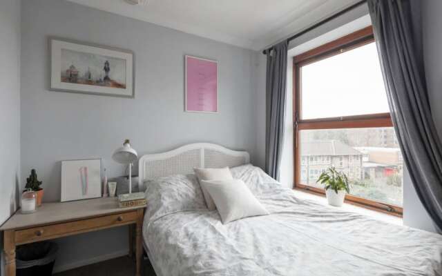 Homely 1 Bedroom East London Flat