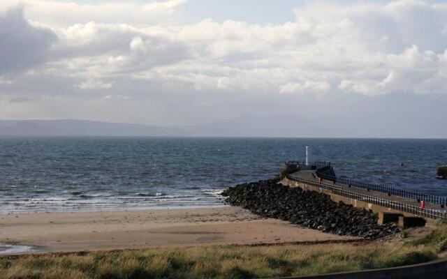 No.27 Ayr Beach - Coorie Doon