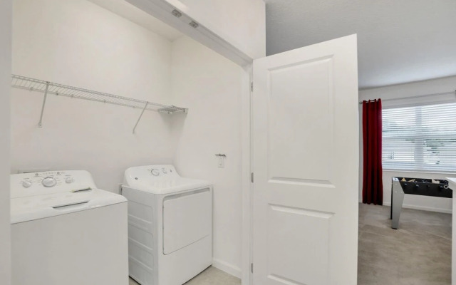 6BR Luxury Home - Private Pool Games Room