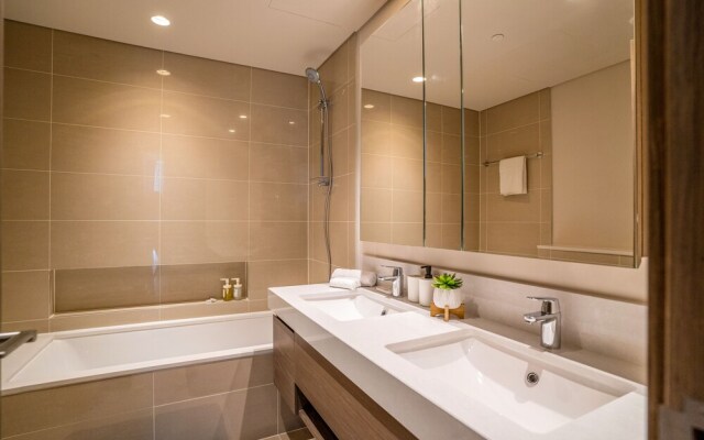 Tanin - Breathtaking Panoramic Canal Views From Balcony