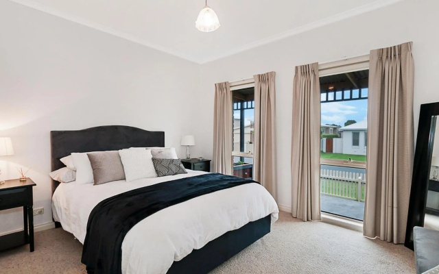 Guildford Cottage – Guest Rooms – Port Fairy