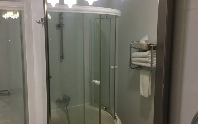 Hotel Elegance N.V.