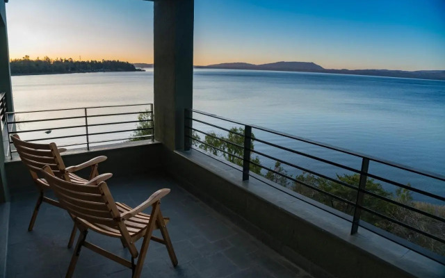 Park Lake Luxury Hotel