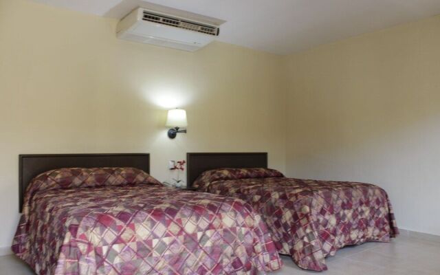 Hotel Flores Hills