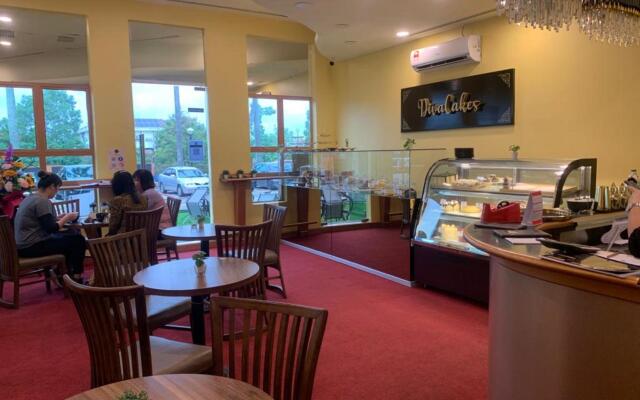 Capital O 90146 Alh Continental Resort