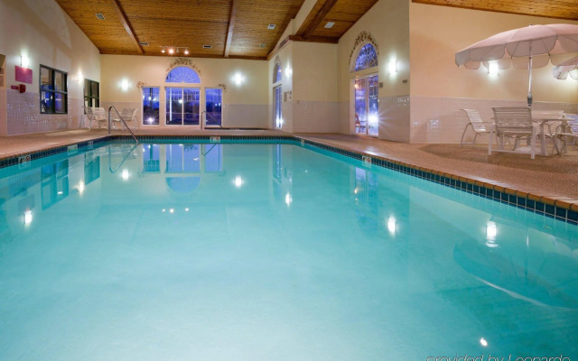 Country Inn & Suites by Radisson, Cottage Grove, MN