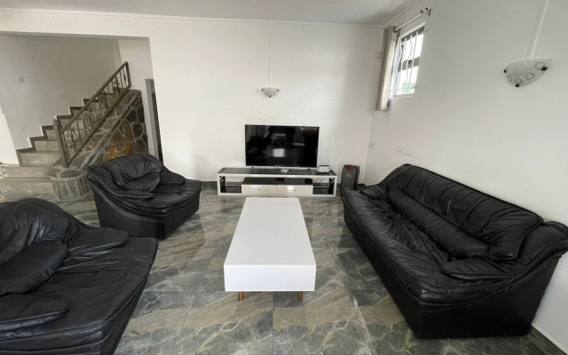 Spacious Private Villa With Roof top bar