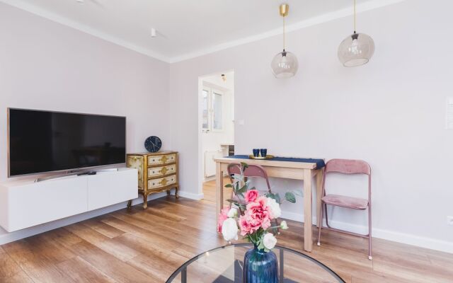 Apartment Kosciuszki Cracow by Renters