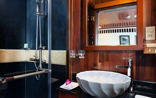 Halong Paloma Cruise