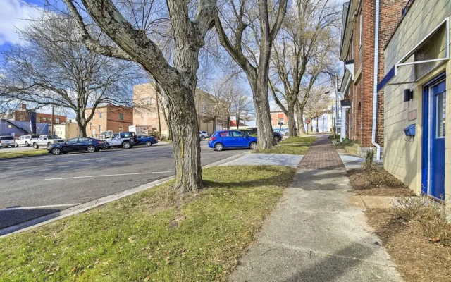 Sleek Wytheville Apartment Near Food + Drink!