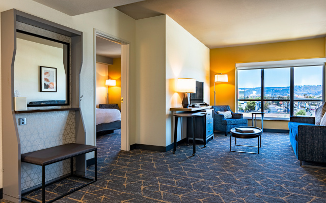 Holiday Inn & Suites Oakland Airport by IHG