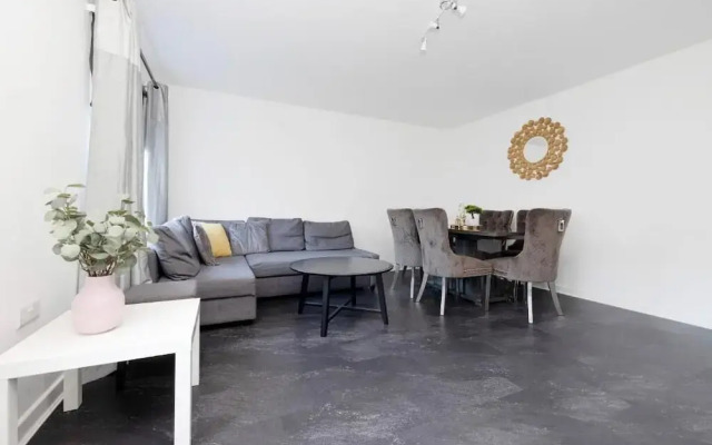 JOIVY Stylish House with Garden