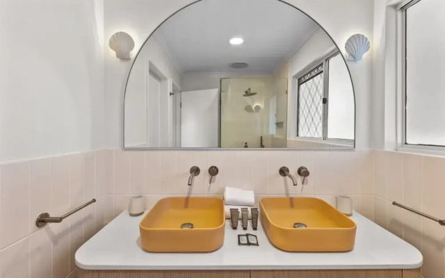 Family Friendly 2 Bed Flat With Balcony