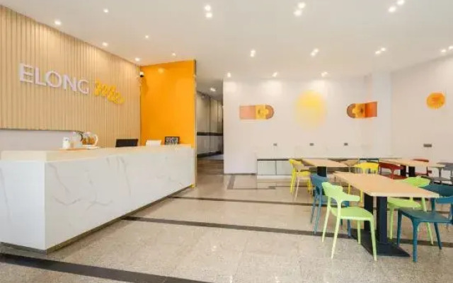 Elong ME Hotel (Liuzhou High-speed Railway Station Liunan Wanda Plaza)