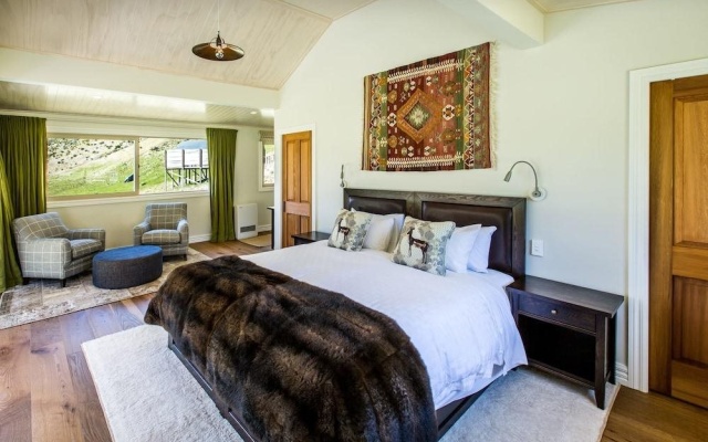 Minaret Station Alpine Lodge – Guest Rooms – Wanaka