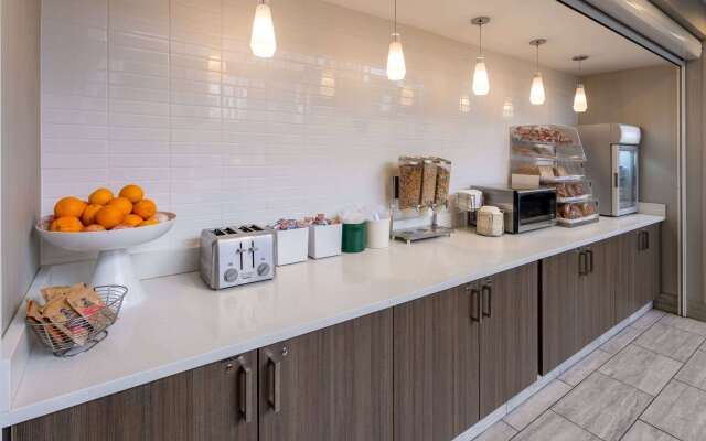 Baymont by Wyndham White Plains - Elmsford