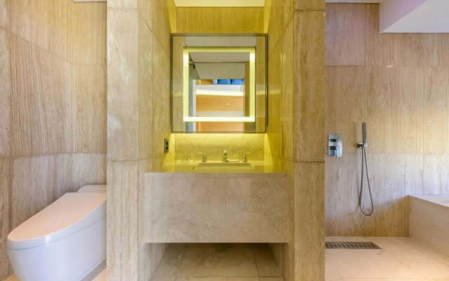 Luston Villa & Hotel