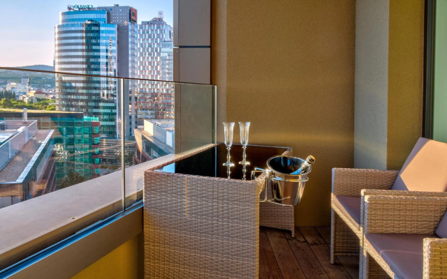 SKY PARK Central City Downtown