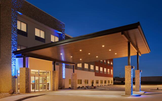 Holiday Inn Express And Suites Beaver Dam