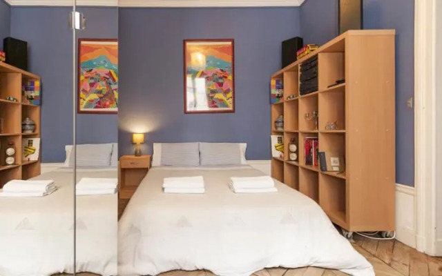 Lovely Pigalle Studio