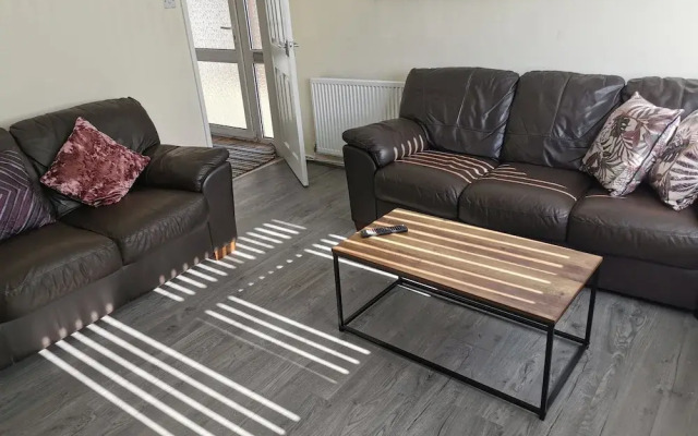 3bed Full House - Free Parking - Family Friendly!
