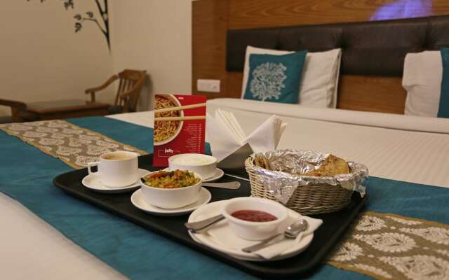 OYO 8205 Hotel Petals Inn