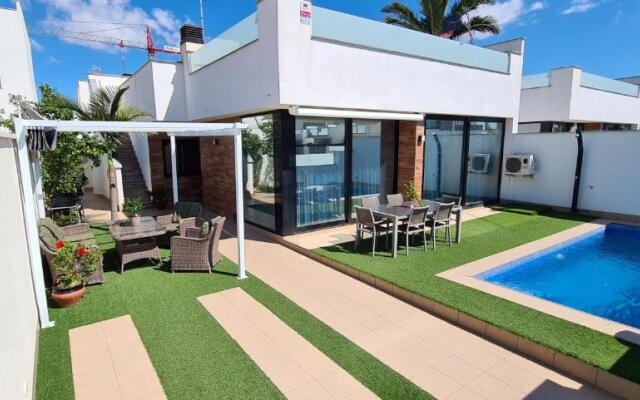 Lo Pagan Holiday House