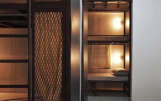 Urban Bed Hostel - Adults Only