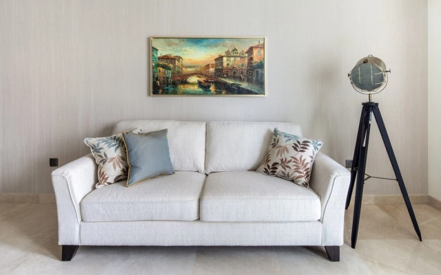 Lavish 3BR With Study in Downtown Dubai