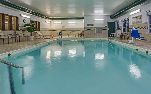 Country Inn & Suites Charleston