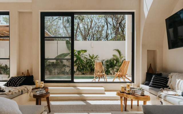 Villa Torana 4br/8pp Private Pool Rooftop Security