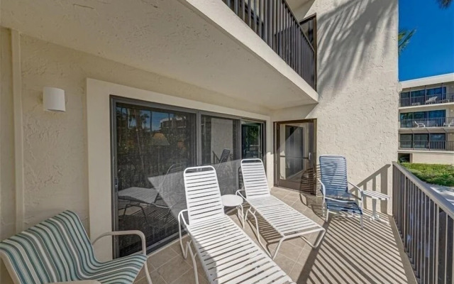 Sea Oats 142 2 Bedroom Home by RedAwning