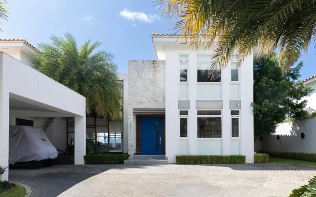 Villa Serenidad by Acomodo