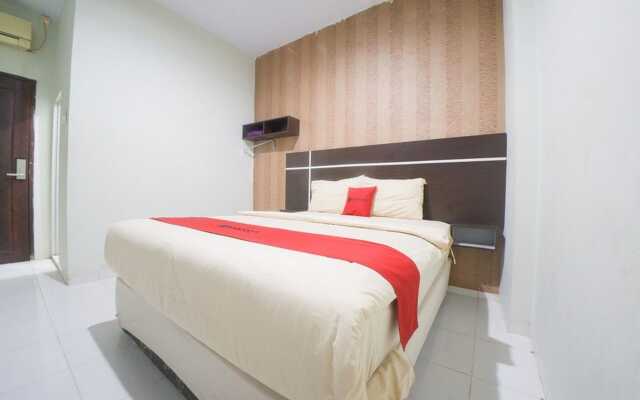 RedDoorz Plus near Mall Panakukang 2