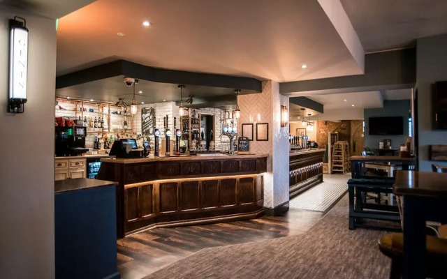 Cat & Lion Country Pub and Hotel