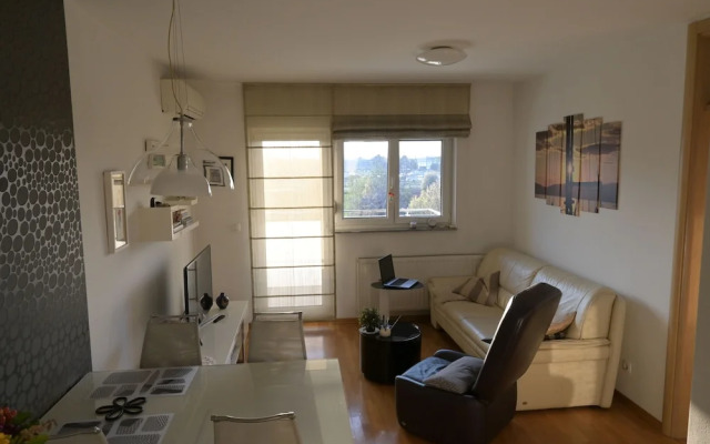 Lola Suite, One Bedroom Place With Free Parking