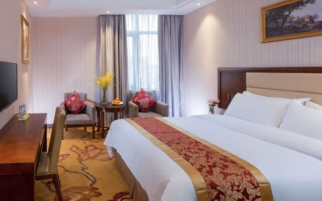 Vienna Hotel (Shenzhen Gongming Square Station)