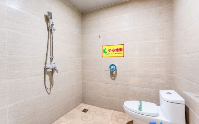 Cenxi Yuanfeng Hotel (Tanhua Bus Station)