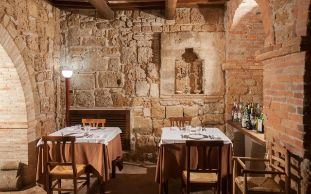 Sovana Hotel & Resort