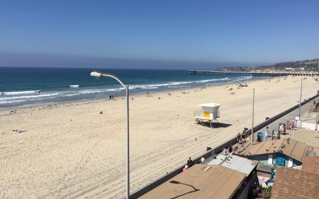Surfer Beach Hotel