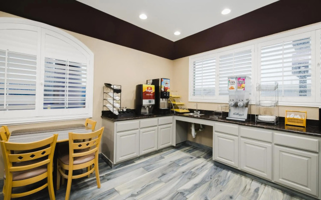 Sapphire Inn & Suites
