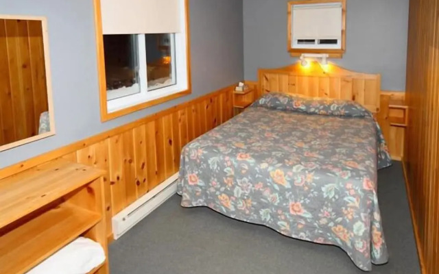 Spectacle Lake Lodge