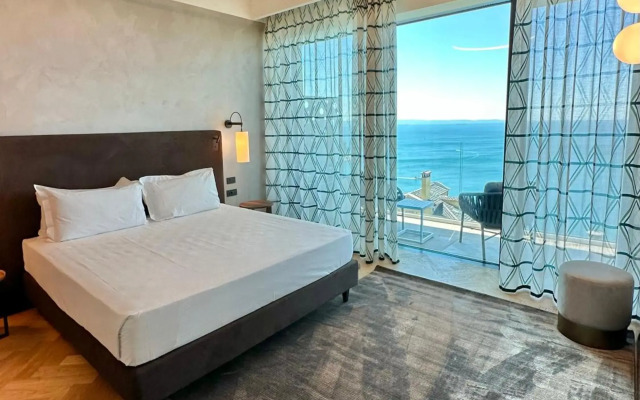 Maximilian Suites