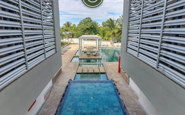Luxury Condo With Canal View - Near Beach