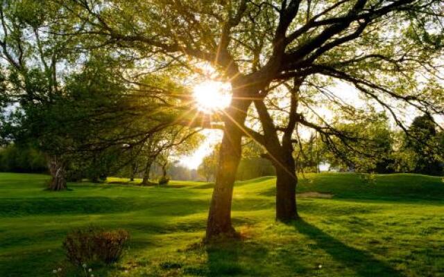 Kingswood Golf & Country Club