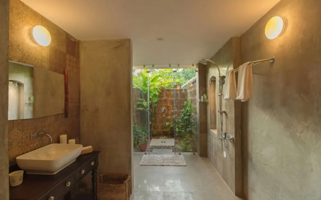 Salt by Hireavilla - 4BR w Heated Pool in Siolim